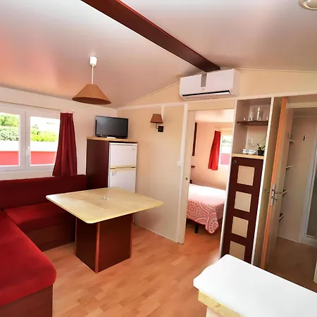 Con Piscina Privada Solo Familias Holiday home *