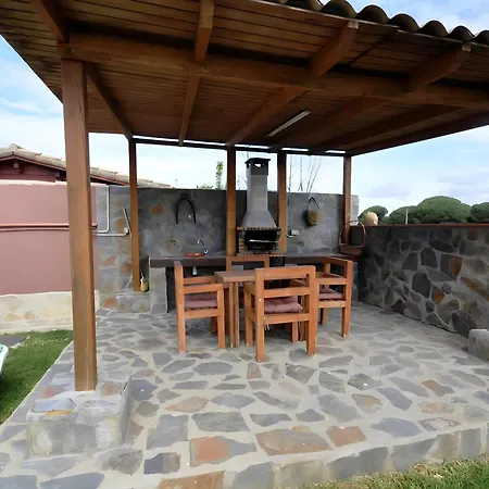 Con Piscina Privada Solo Familias Holiday home