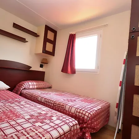 Con Piscina Privada Solo Familias Holiday home *