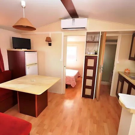 Con Piscina Privada Solo Familias *