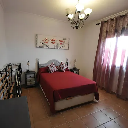 Con Piscina Privada Solo Familias Holiday home