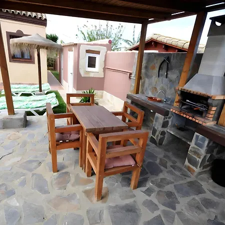 Con Piscina Privada Solo Familias Holiday home *