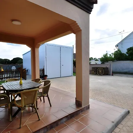 Con Piscina Privada Solo Familias Holiday home *