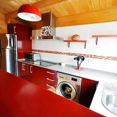 Con Piscina Privada Solo Familias Holiday home