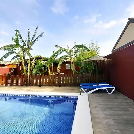 Con Piscina Privada Solo Familias Holiday home *