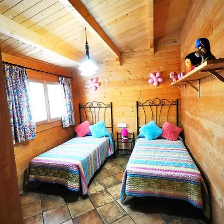 Con Piscina Privada Solo Familias Holiday home *